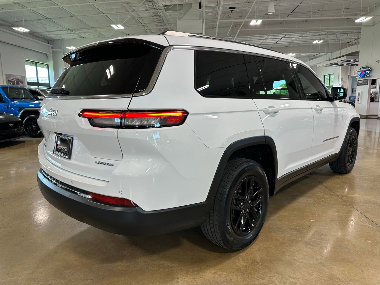 Used 2023 Jeep Grand Cherokee L Laredo AWD/4WD image 7