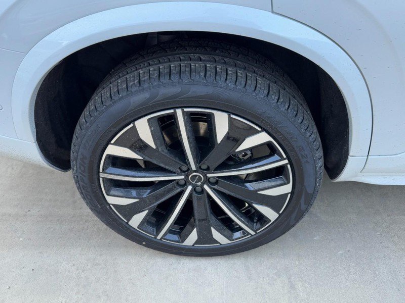 New 2026 Volvo XC90 T8 Plus w/ Protection Package Premier AWD/4WD image 4