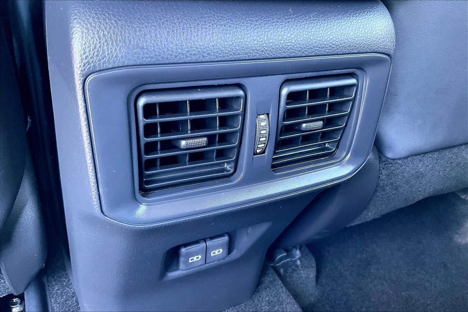 Used 2025 Toyota RAV4 XLE Premium FWD image 32