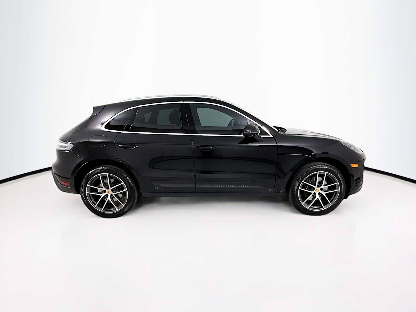 Certified 2026 Porsche Macan AWD/4WD image 8