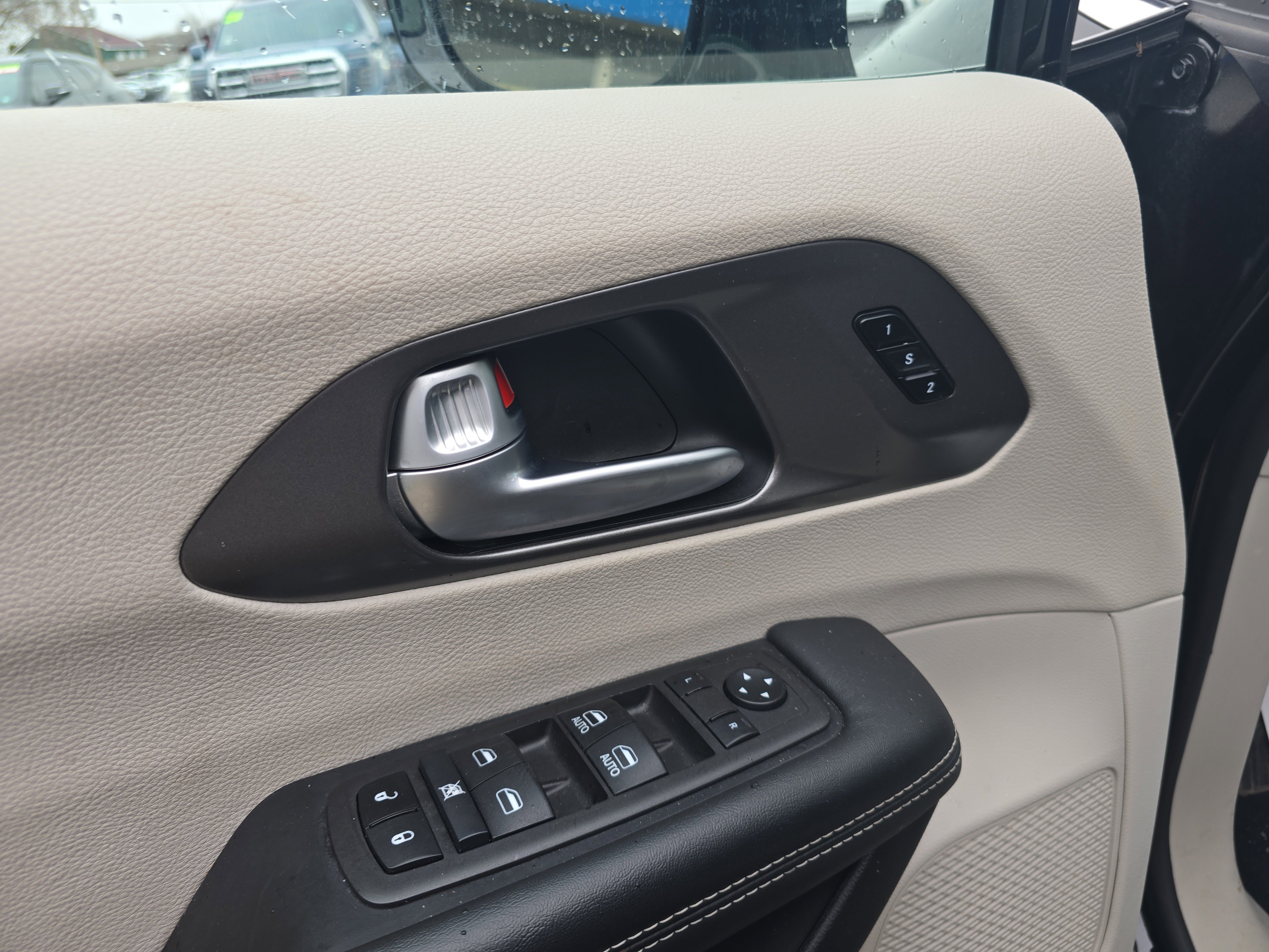 Used 2024 Chrysler Pacifica Touring-L image 19