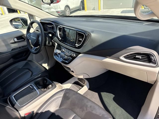Used 2023 Chrysler Pacifica Touring-L FWD image 12