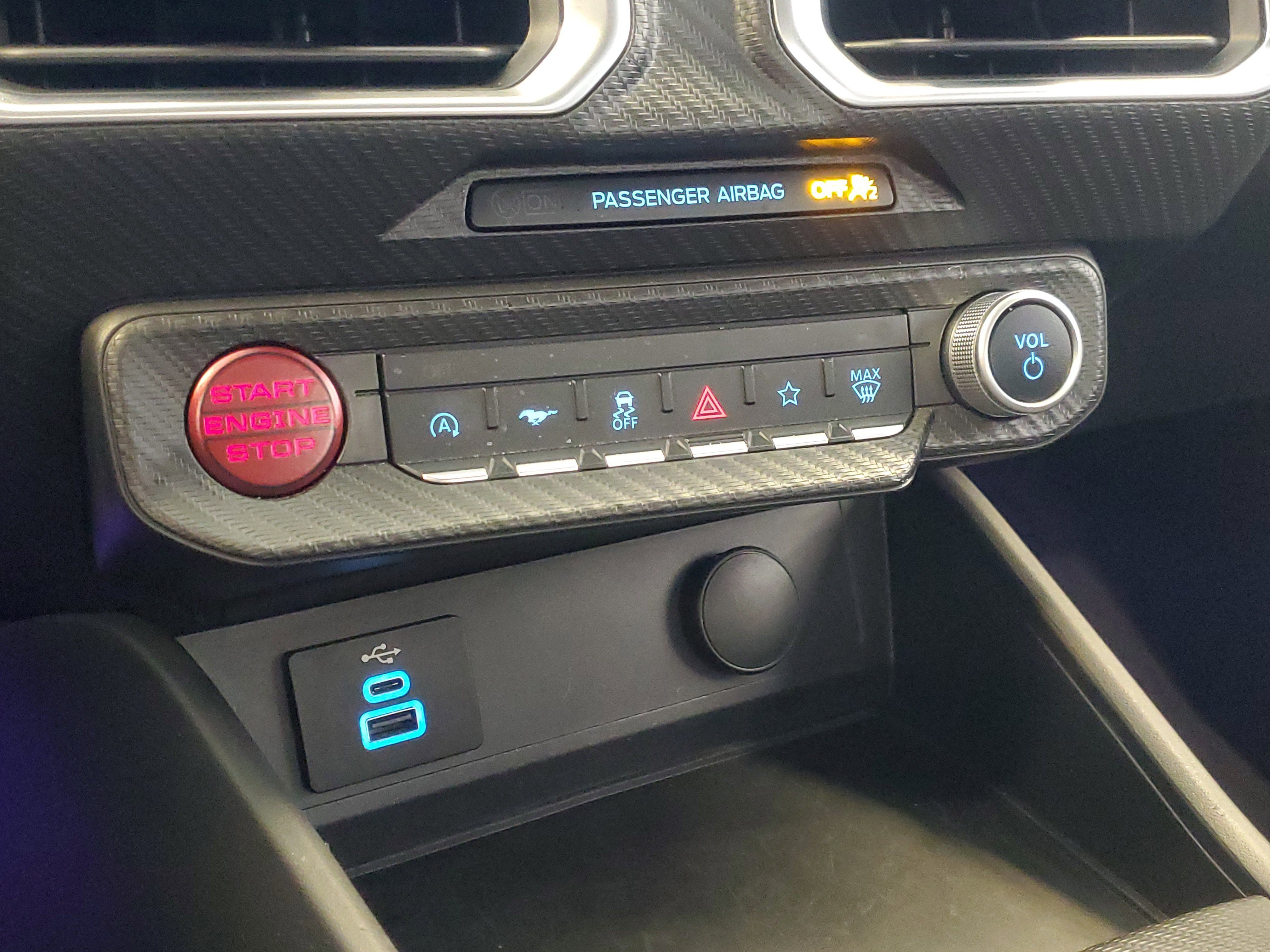 Used 2025 Ford Mustang Premium RWD image 27
