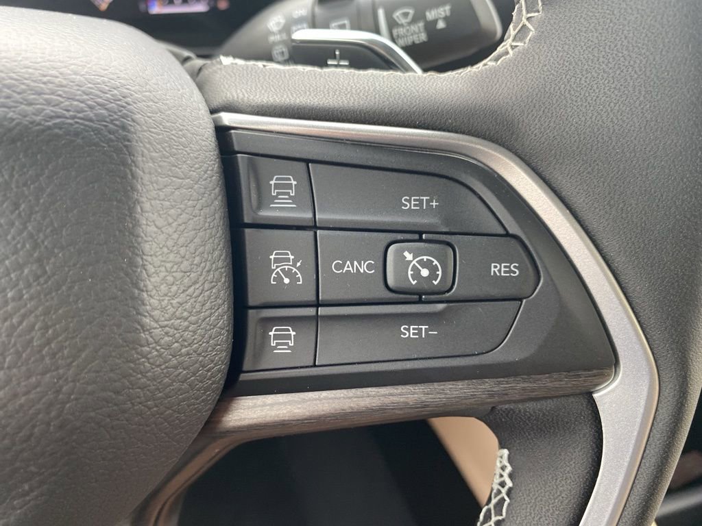 New 2025 Jeep Grand Cherokee Limited w/ Black Appearance Package image 28