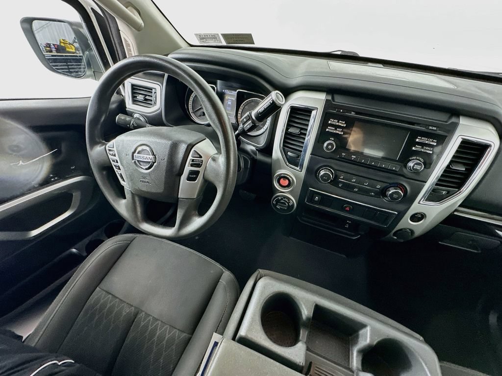 Used 2017 Nissan Titan SV AWD/4WD image 9