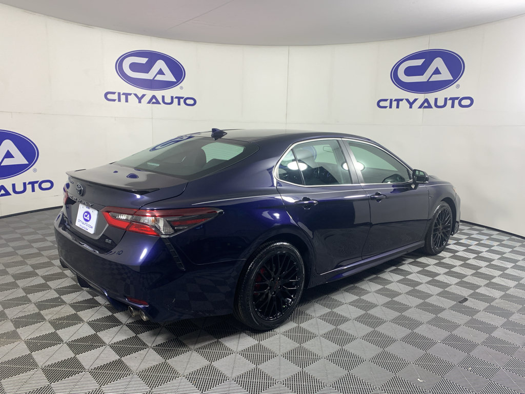 Used 2022 Toyota Camry SE FWD image 3