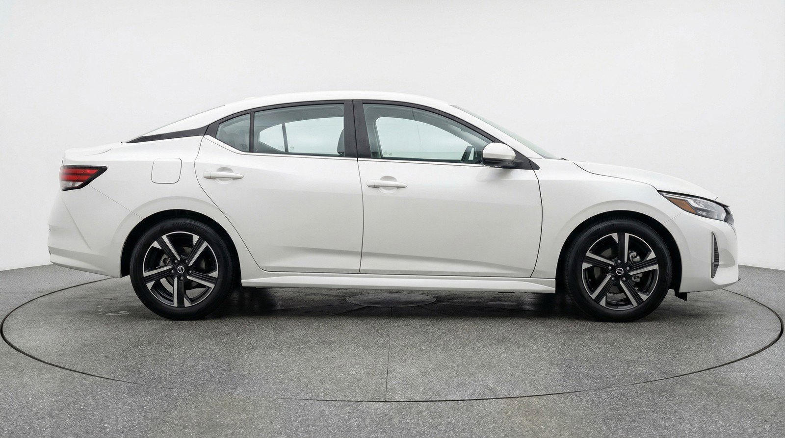 Used 2025 Nissan Sentra SV FWD image 11