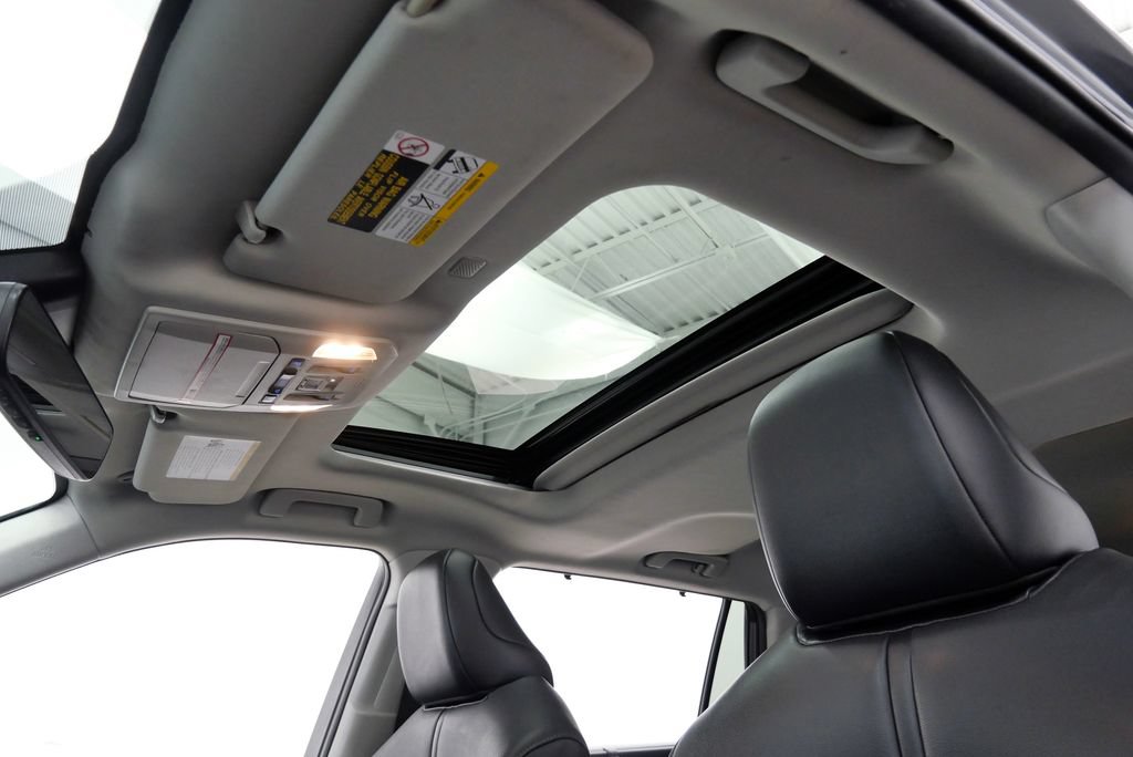 Used 2021 Toyota Highlander XLE AWD/4WD image 36