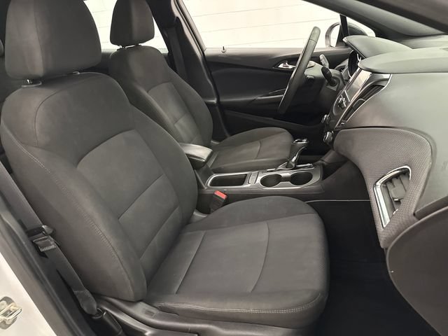 Used 2018 Chevrolet Cruze LT w/ Convenience Package FWD image 28