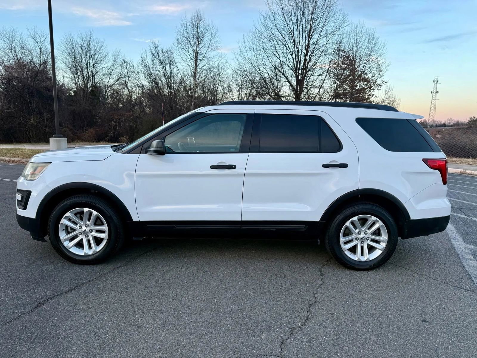 Used 2016 Ford Explorer FWD image 5