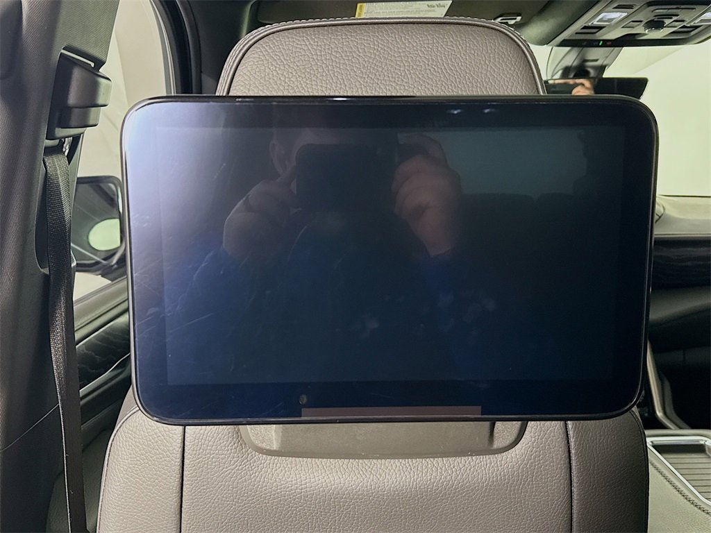 Used 2021 GMC Yukon Denali w/ Denali Premium Package image 27