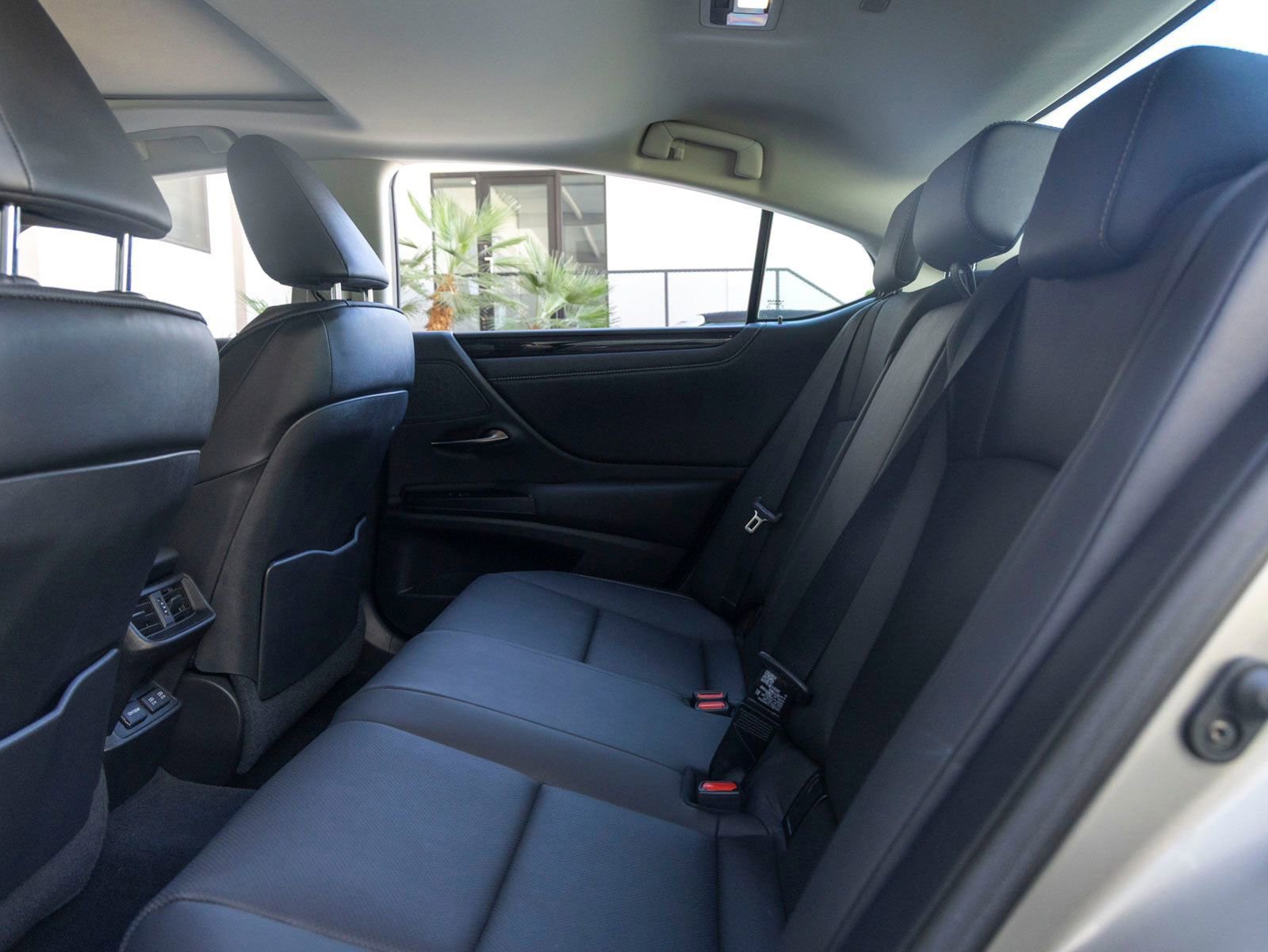 Used 2021 Lexus ES 300h w/ Premium Package image 20