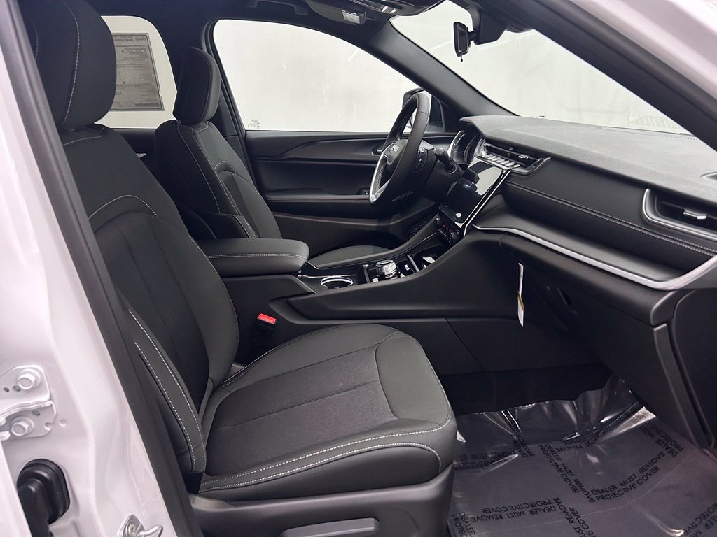 New 2027 Jeep Grand Cherokee Laredo AWD/4WD image 17