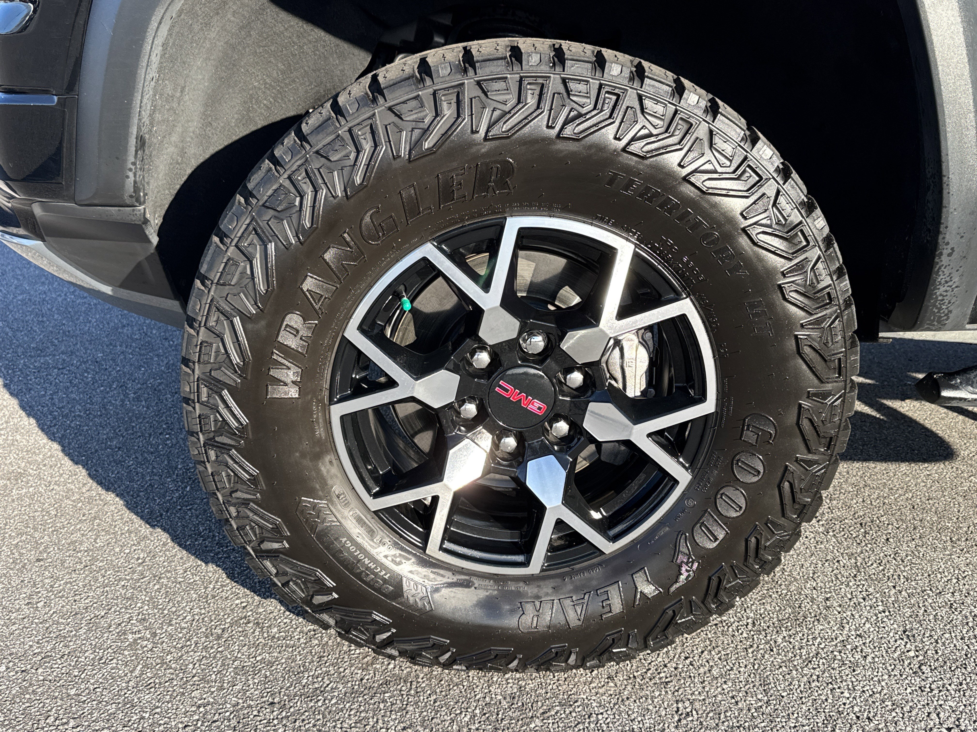 Used 2024 GMC Canyon AT4X image 13