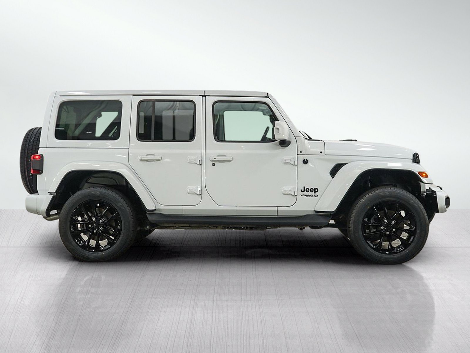 Used 2022 Jeep Wrangler Unlimited Sahara AWD/4WD image 7