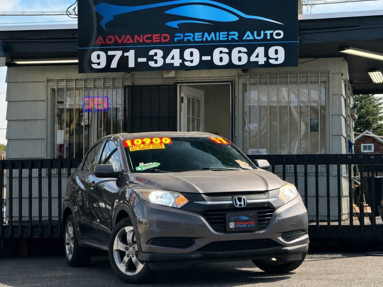 Used 2017 Honda HR-V LX image 1