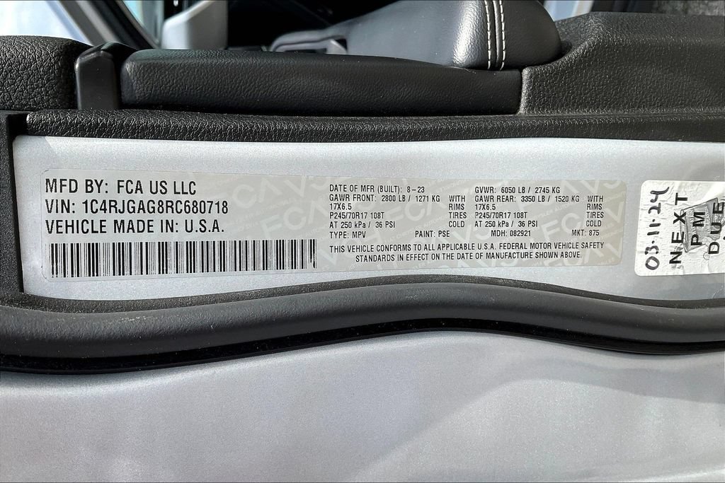 Used 2024 Jeep Grand Cherokee Laredo RWD image 32