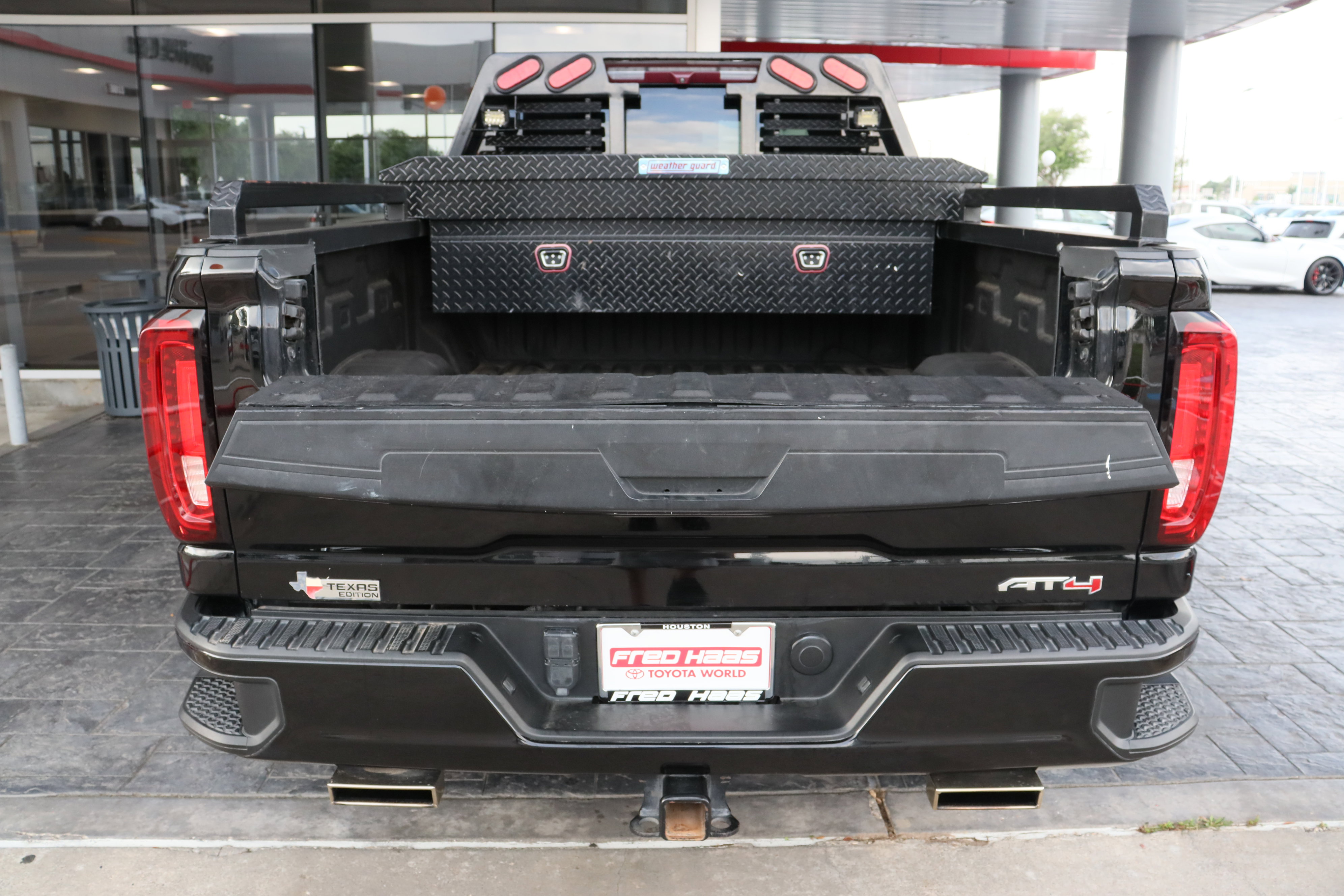 Used 2022 GMC Sierra 2500 AT4 image 32