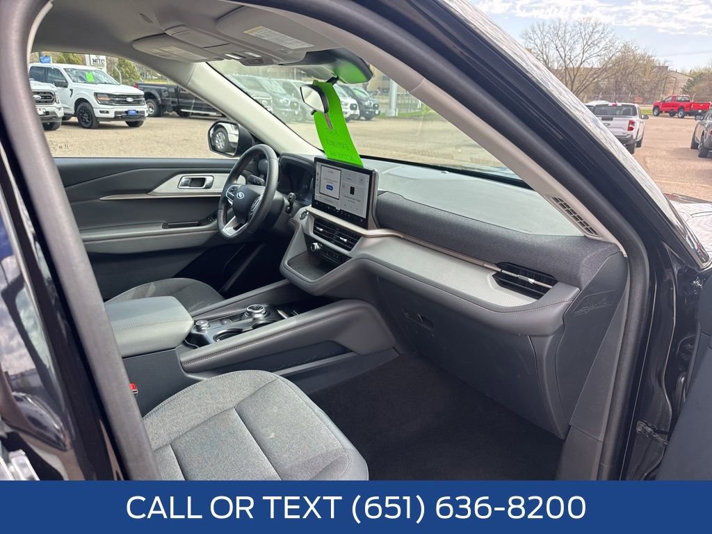 Used 2025 Ford Explorer Active AWD/4WD image 32