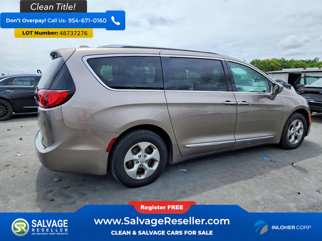 Used 2017 Chrysler Pacifica Touring-L Plus FWD image 4
