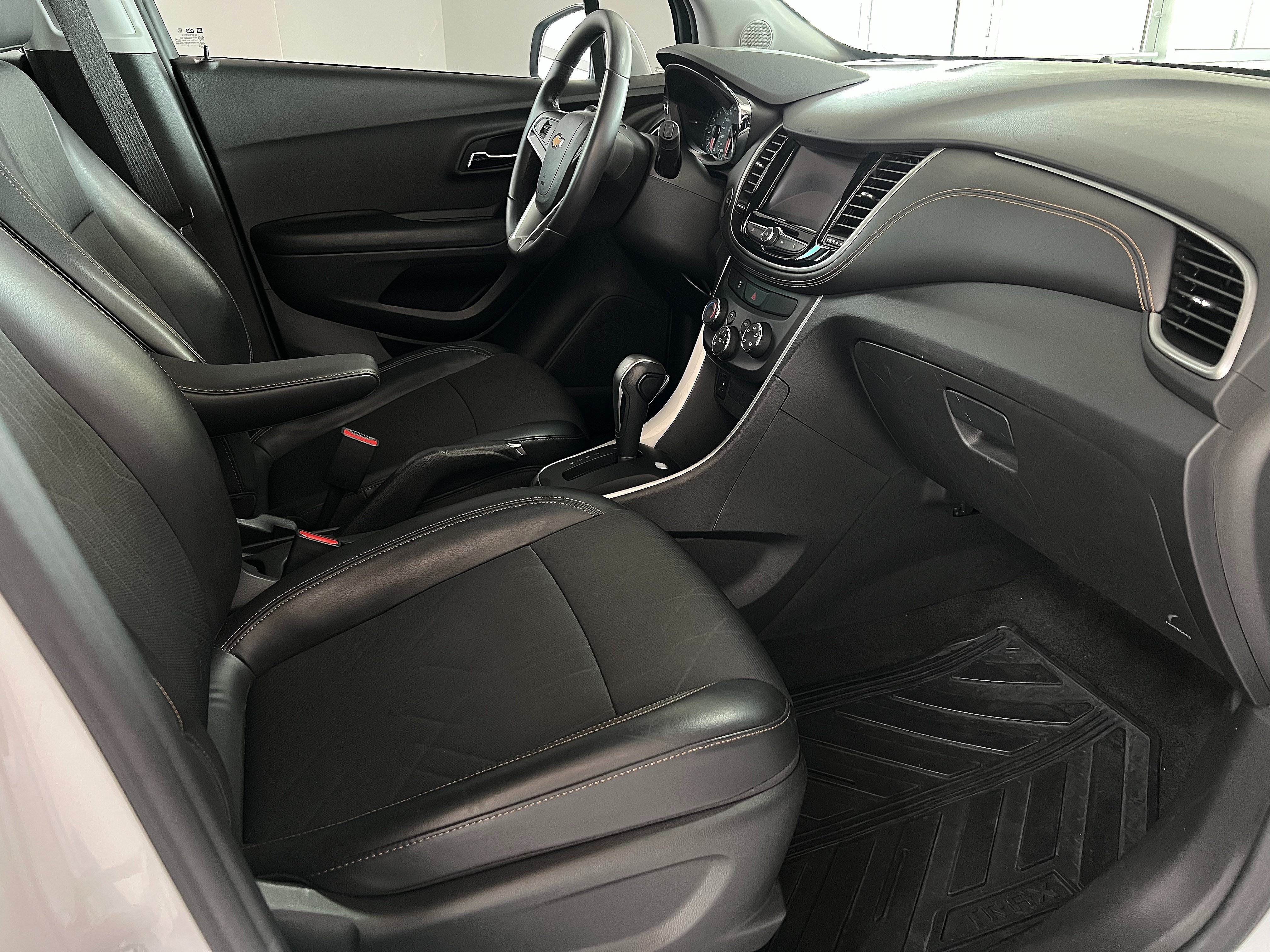 Used 2021 Chevrolet Trax LT w/ Driver Confidence Package AWD/4WD image 27