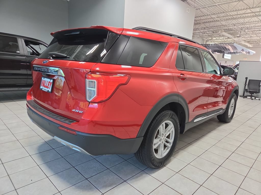 Used 2024 Ford Explorer XLT w/ Equipment Group 202A AWD/4WD image 11