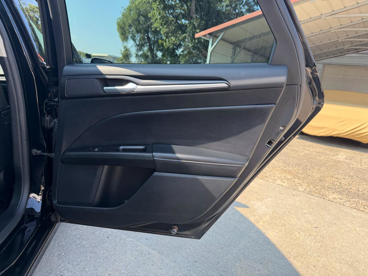 Used 2017 Ford Fusion Titanium FWD image 18