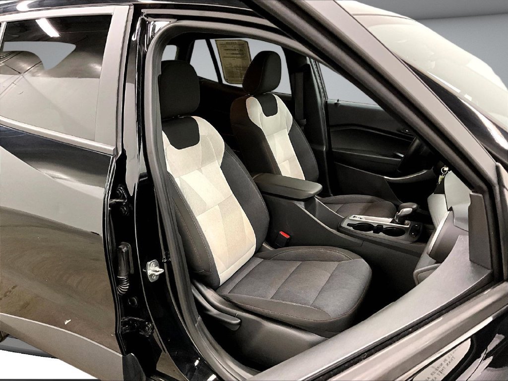 Used 2024 Chevrolet Trax RS FWD image 30