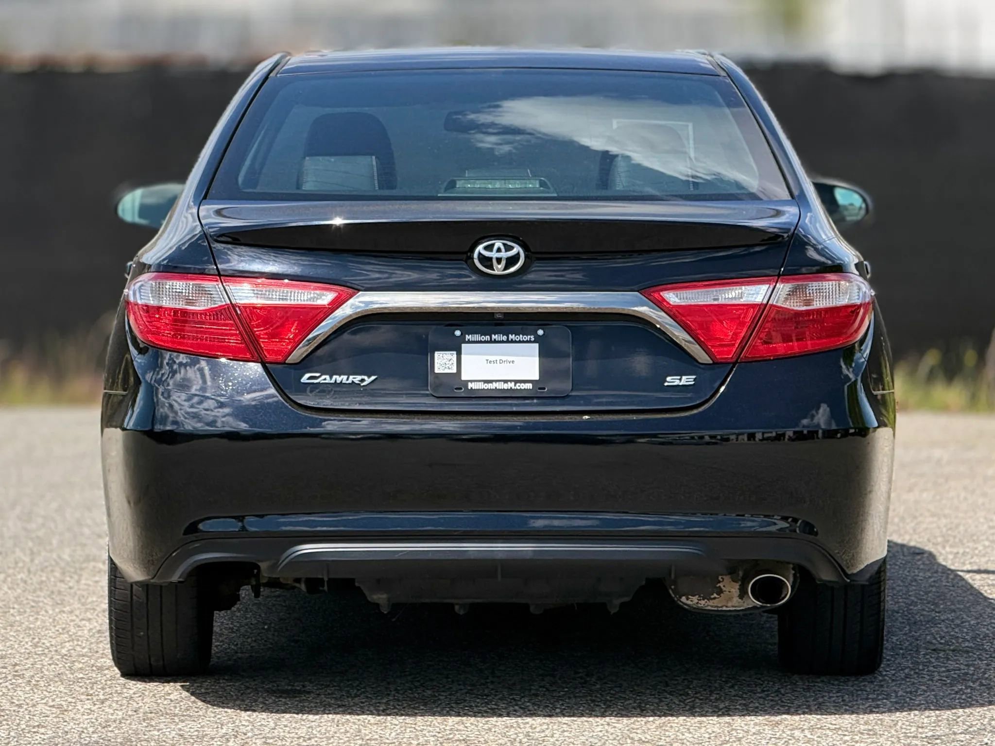 Used 2016 Toyota Camry SE image 4