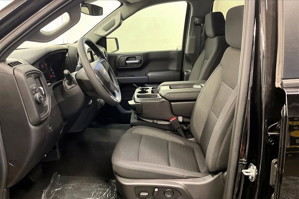 New 2026 Chevrolet Silverado 1500 Custom w/ LPO, Dark Essentials Package image 9
