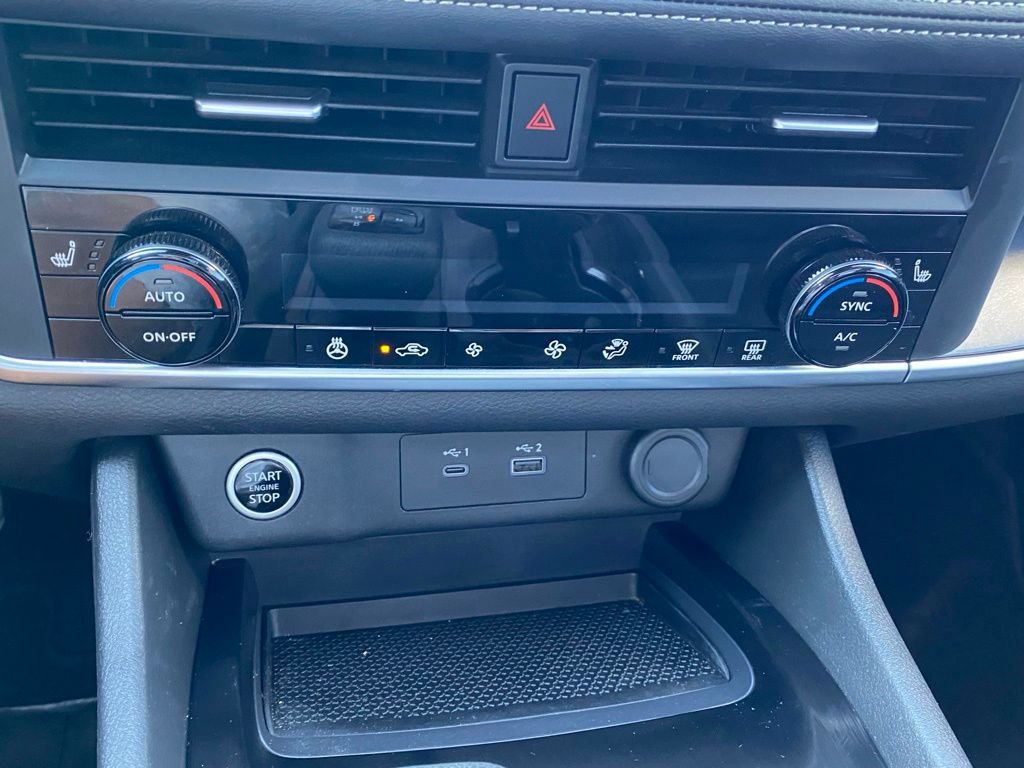 Used 2023 Nissan Rogue SV w/ SV Premium B Package FWD image 17