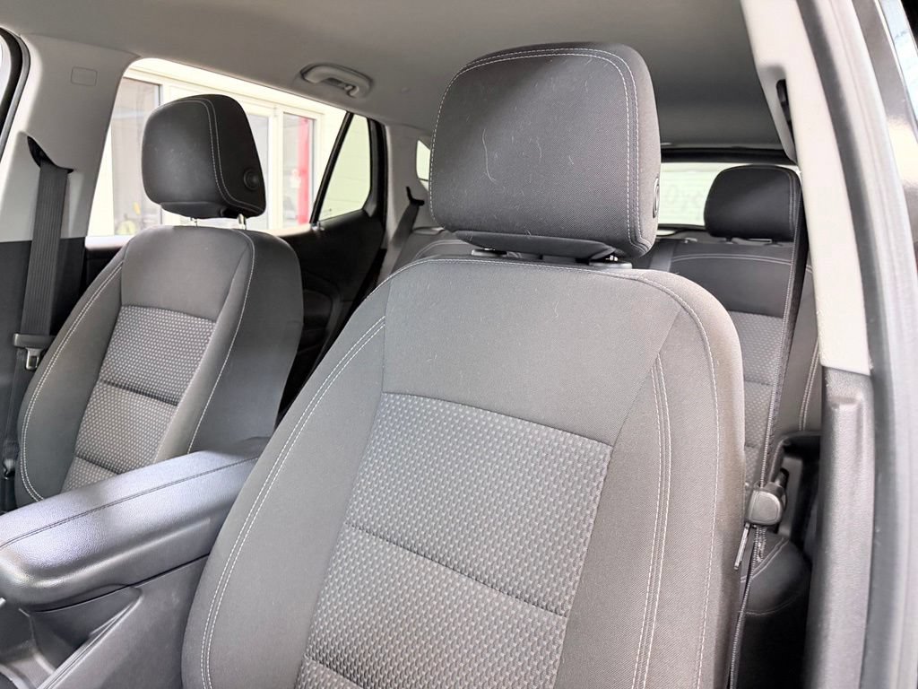 Used 2022 GMC Terrain SLE w/ Driver Convenience Package AWD/4WD image 16
