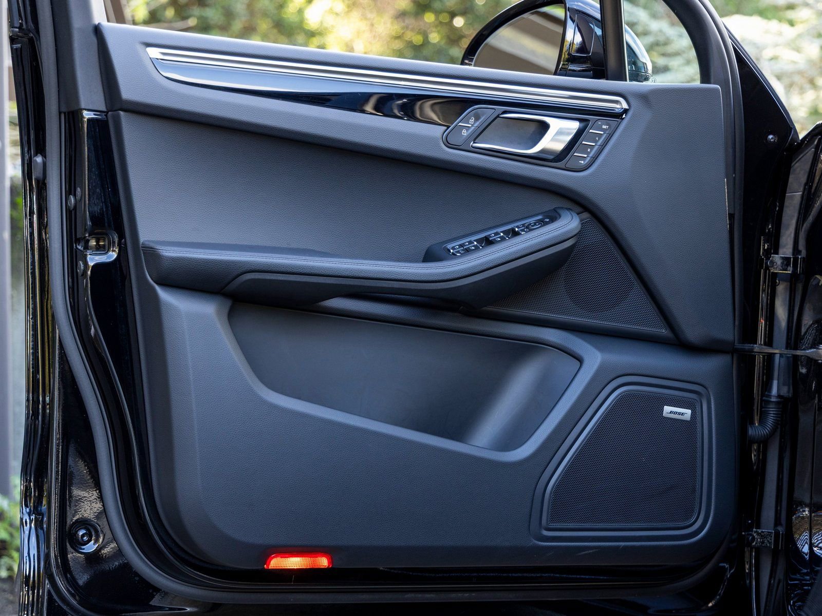 Certified 2025 Porsche Macan image 23