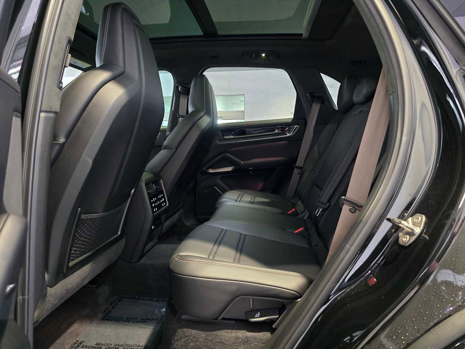 Used 2025 Porsche Cayenne Turbo image 19