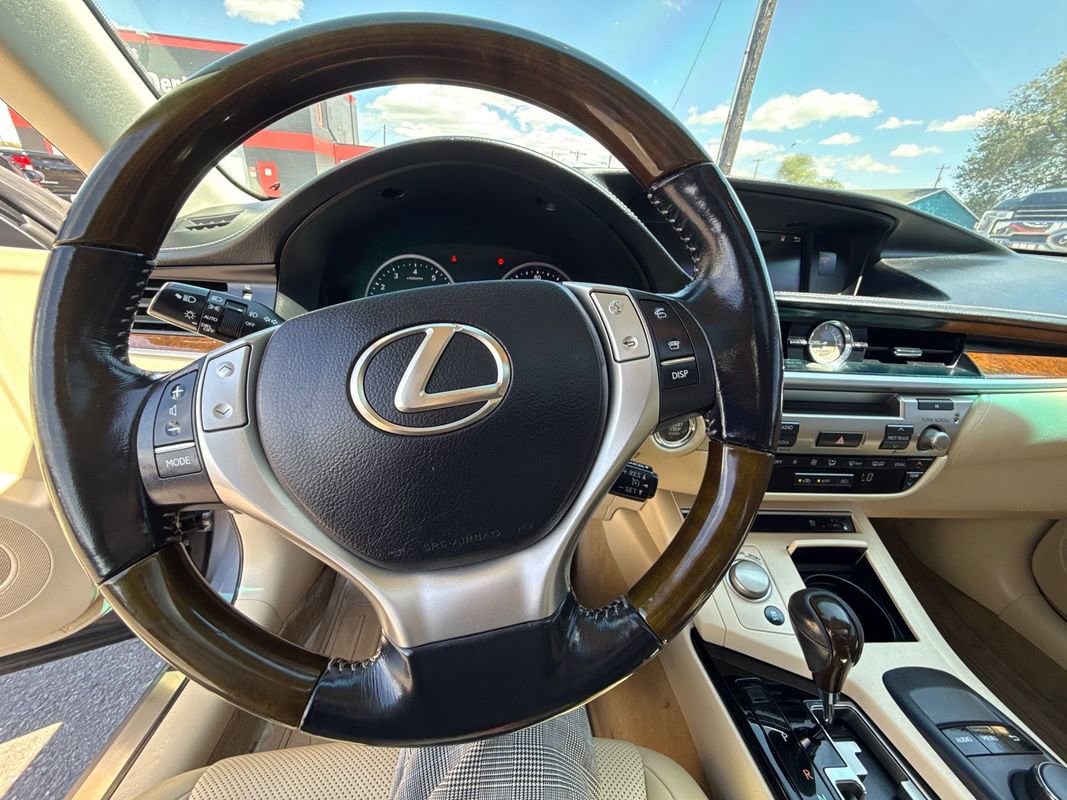 Used 2015 Lexus ES 350 w/ Premium Package FWD image 23