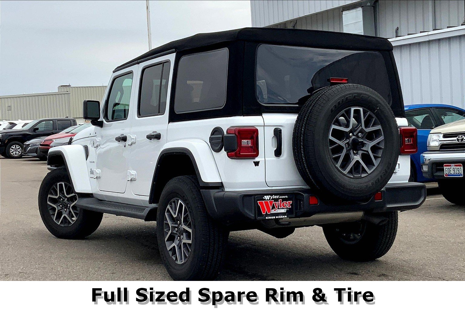 Used 2024 Jeep Wrangler Sahara image 11