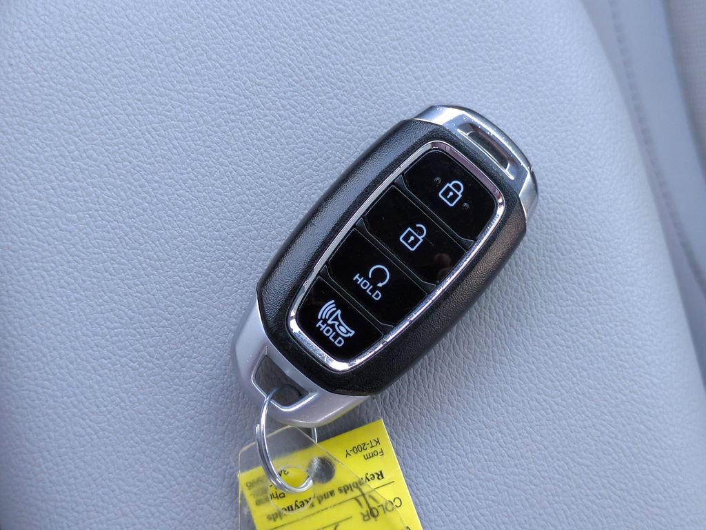 Used 2023 Hyundai Kona SEL w/ Cargo Package FWD image 9