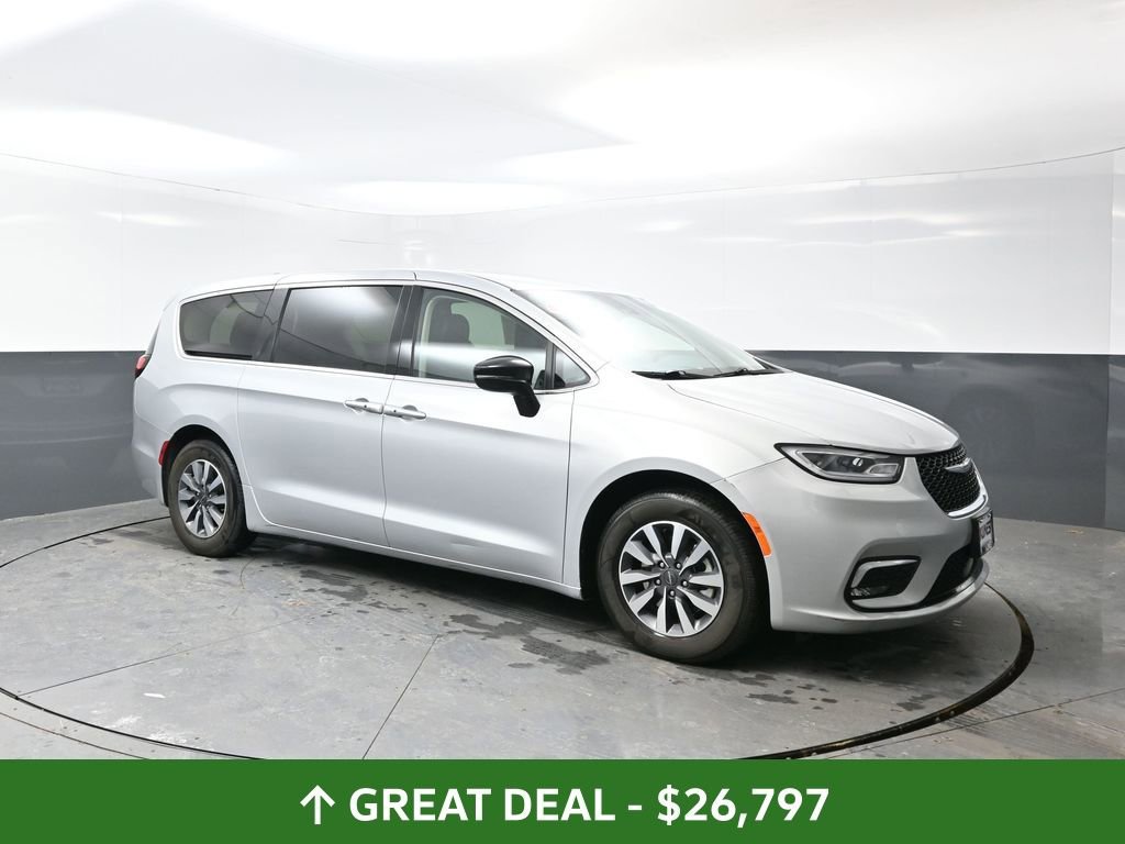 Used 2024 Chrysler Pacifica Select image 5