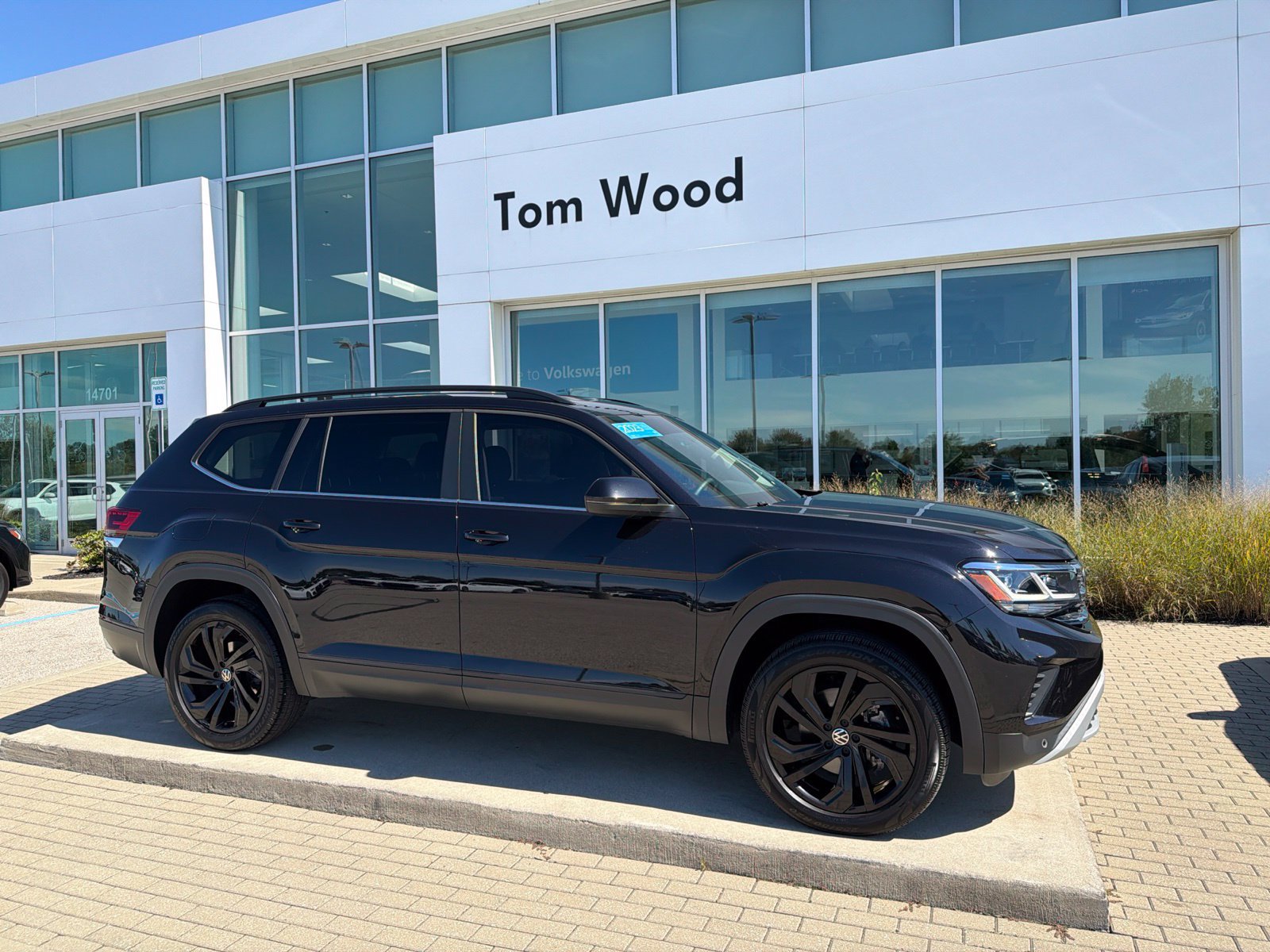 Certified 2023 Volkswagen Atlas SE AWD/4WD image 1