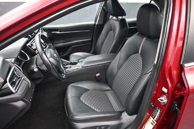 Used 2018 Toyota Camry SE w/ Moonroof Package FWD image 17