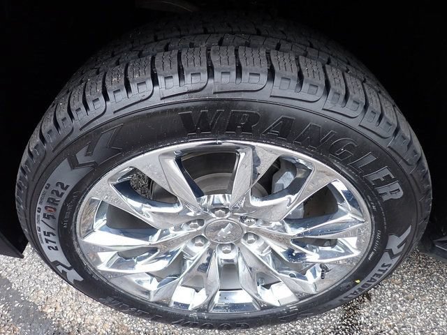 Used 2024 Chevrolet Tahoe Premier w/ Premium Package AWD/4WD image 13