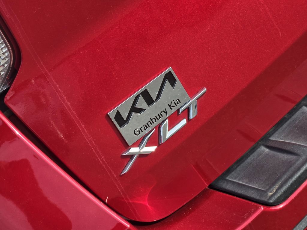 Used 2021 Ford Explorer XLT image 8