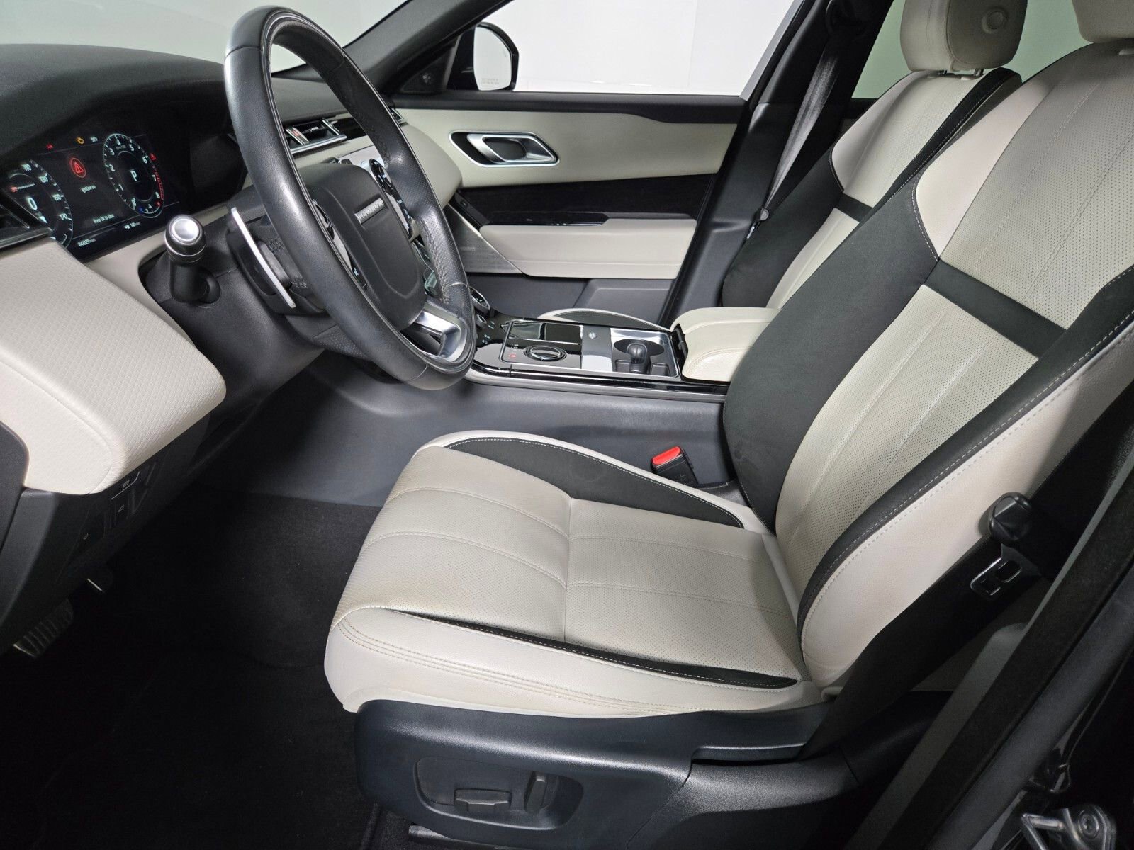 Used 2019 Land Rover Range Rover Velar R-Dynamic SE AWD/4WD image 11
