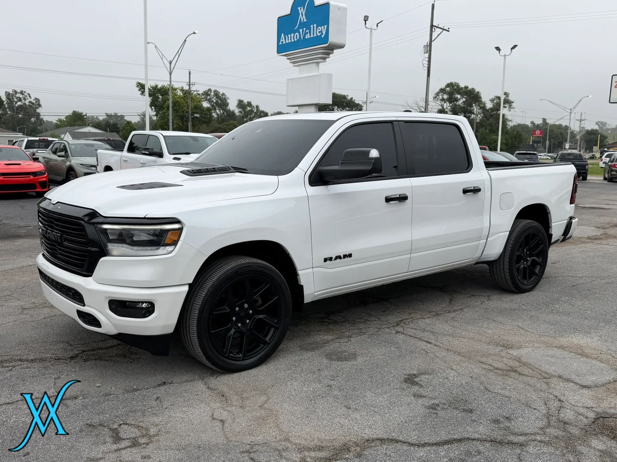 Used 2024 RAM 1500 Laramie AWD/4WD image 3
