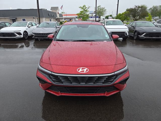 New 2025 Hyundai Elantra SEL image 3