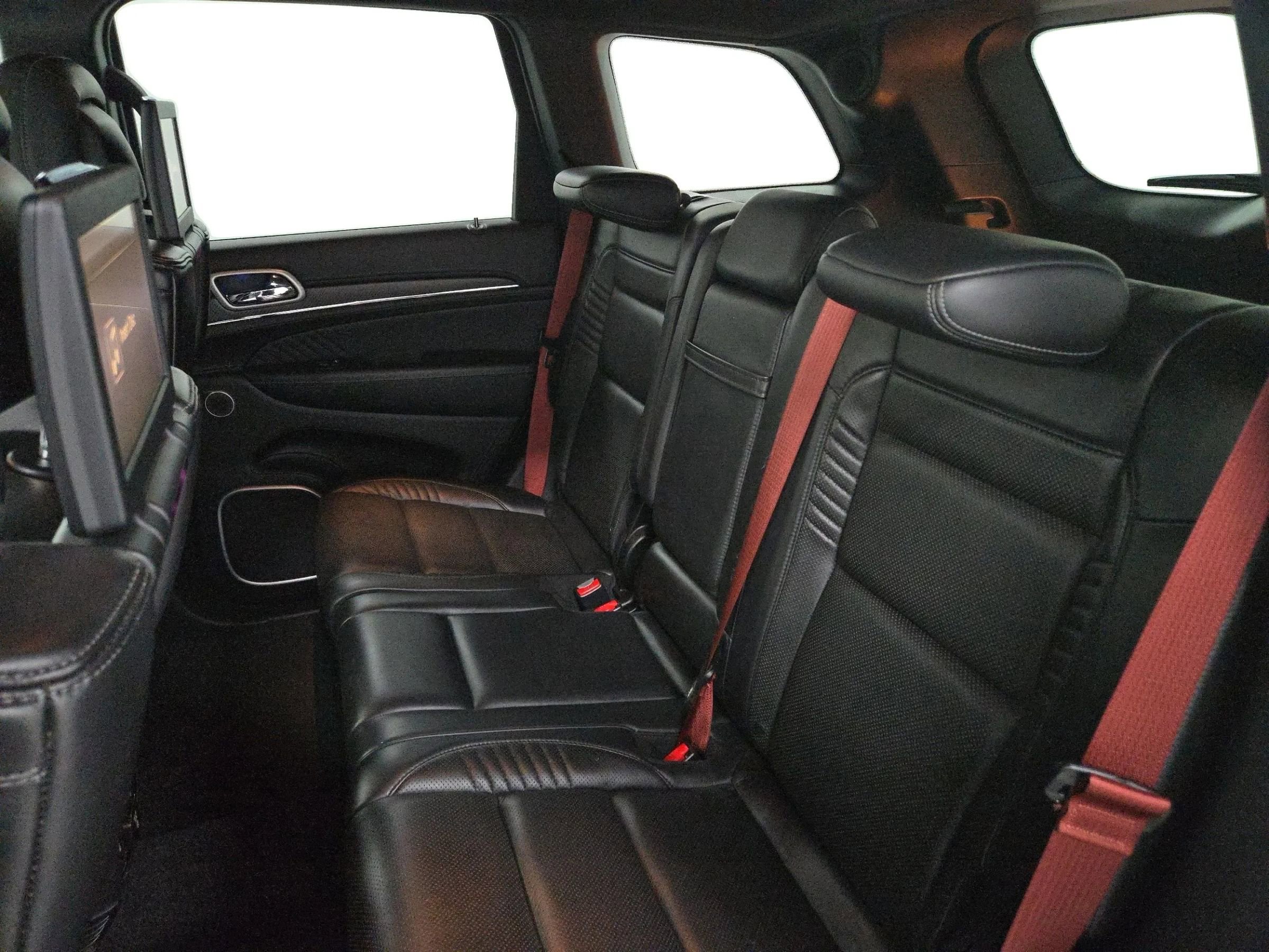 Used 2018 Jeep Grand Cherokee SRT image 15