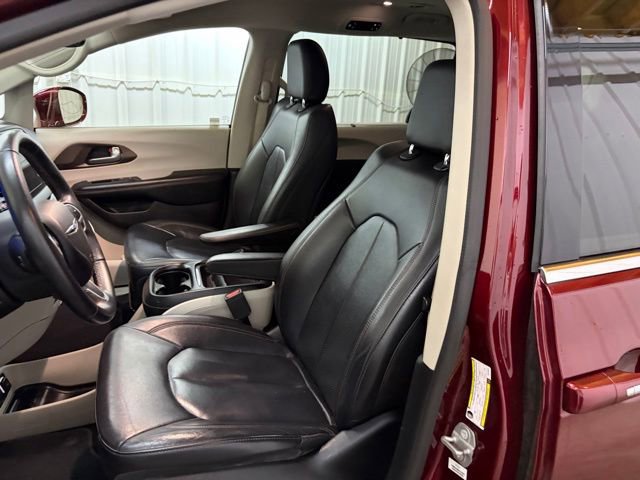 Used 2018 Chrysler Pacifica Touring-L FWD image 28