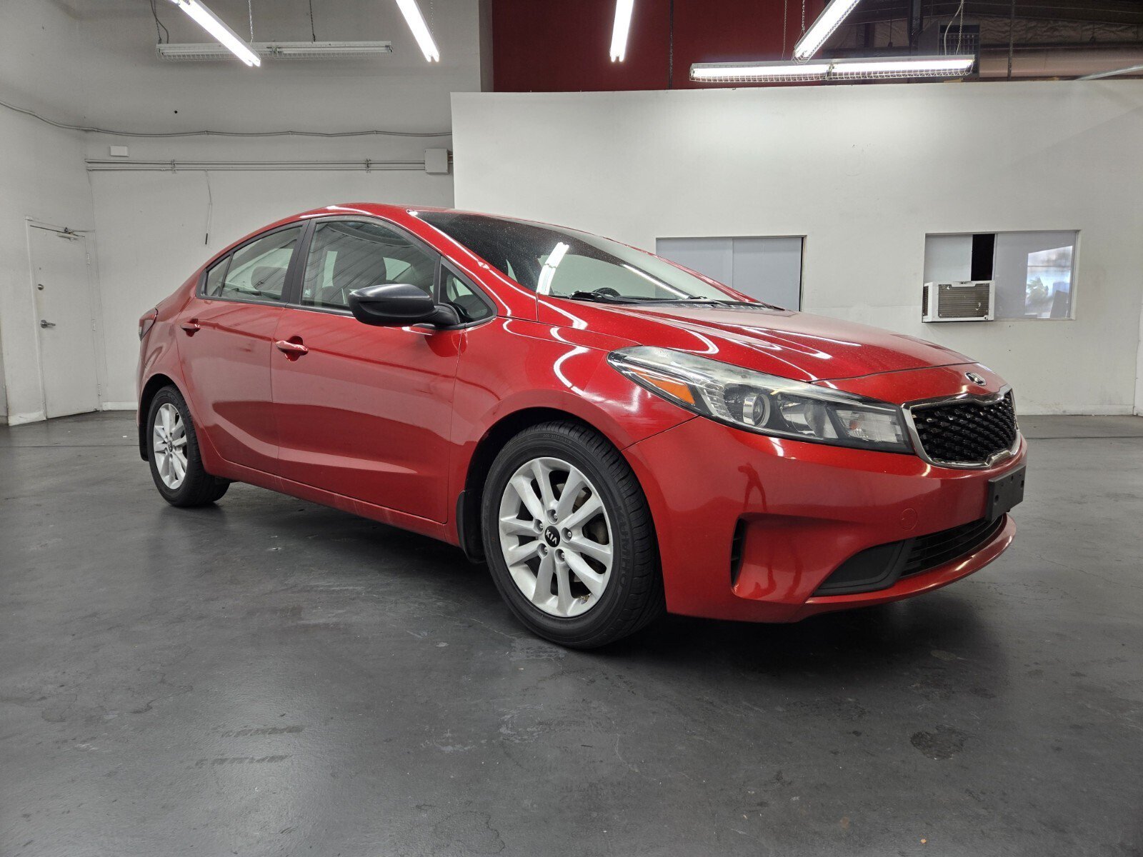 Used 2017 Kia Forte S FWD image 4