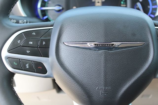 Used 2024 Chrysler Pacifica Limited FWD image 21
