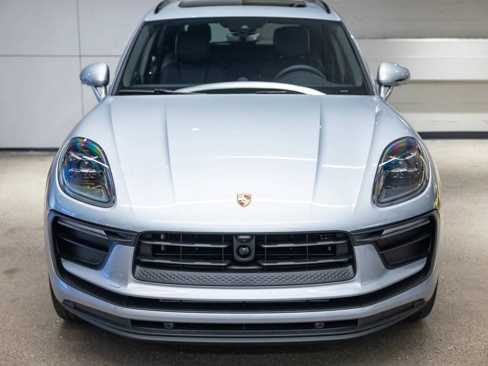 Certified 2026 Porsche Macan AWD/4WD image 10